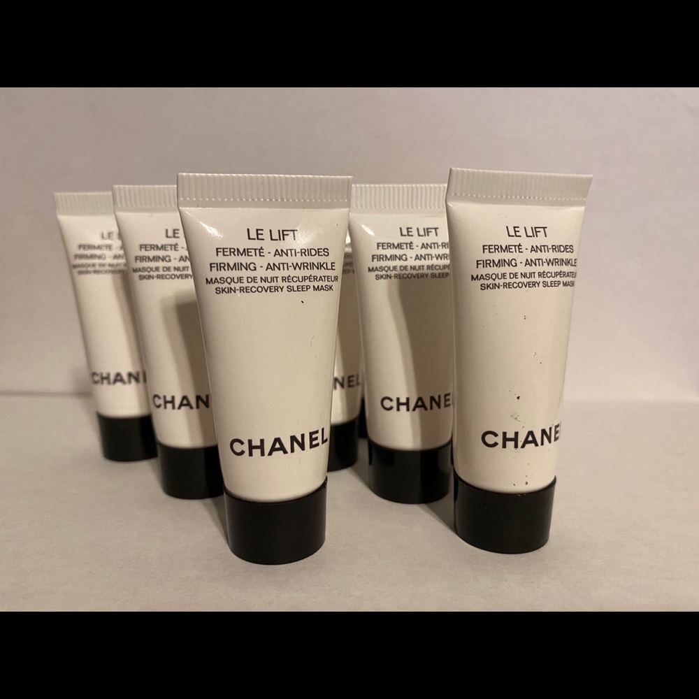 Chanel LE LIFT skin-recovery sleep mask